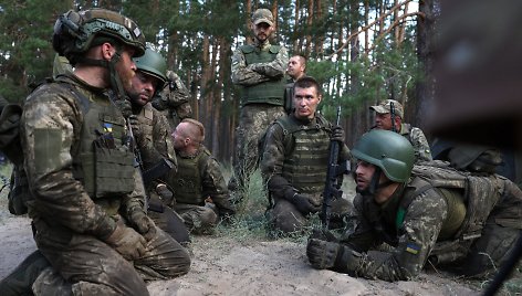 Ukrainos kariai dalyvauja pratybose / ANATOLII STEPANOV / AFP