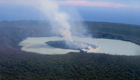 Vanuatu paskelbtas pavojus dėl išsiveržusio povandeninio ugnikalnio