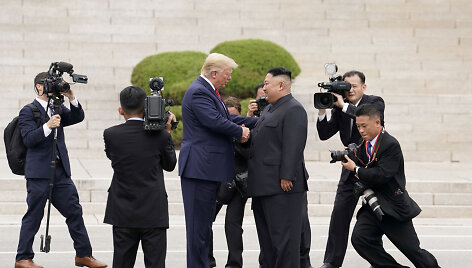 Birželio 30 d. JAV prezidento Donaldo Trumpo ir &Scaron;iaurės Korėjos lyderio Kim Jong Uno istorinis susitikimas Pietų Korėjoje
