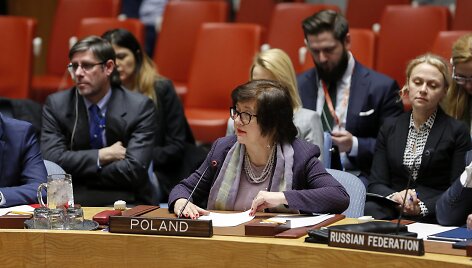 Joanna Wronecka (centre)
