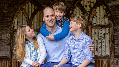 Princas Williamas ir jo vaikai - princesė Charlotte, princas George'as ir princas Louis