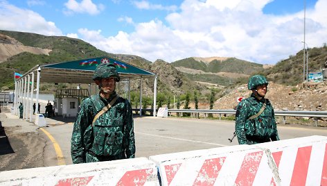 Azerbaidžiano kariai prie punkto Lačino koridoriuje