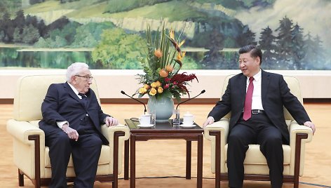 Buvęs JAV valstybės sekretorius Henry Kissingeris ir Kinijos lyderis Xi Jinpingas 2018-aisiais
