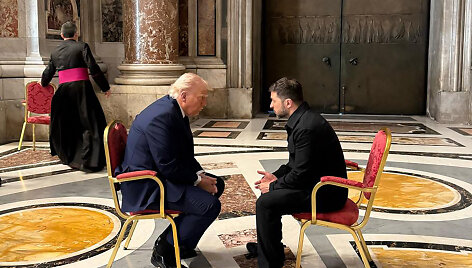 Pavie&scaron;inta pirmoji nuotrauka i&scaron; V.Zelenskio susitikimo su D.Trumpu
