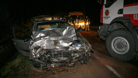 Mikroautobuso ir lengvojo automobilio avarija