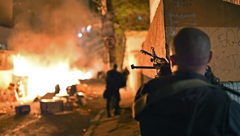 Rio de Žaneire įsiplieskė audringi protestai