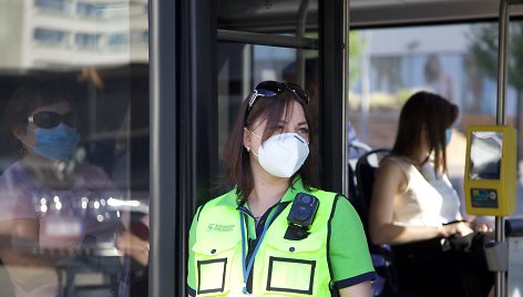 Viešojo transporto kontrolė Vilniuje primena keleiviams dėvėti kaukes