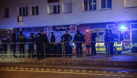 Vengrijos sostinėje užpuolikas subadė tris į prane&scaron;imą sureagavusius policijos pareigūnus