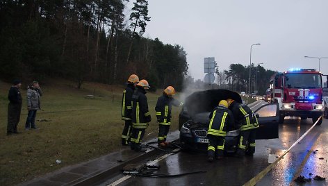 Oslo gatvėje užsidegė automobilis