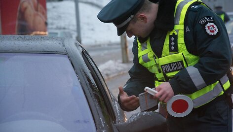 Tarptautinės Antikorupcijos dienos i&scaron;vakarėse Vilniuje surengta akcija &bdquo;Ky&scaron;is i&scaron;purvina&ldquo;
