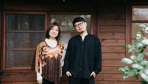 Ra&scaron;ytoja Yu Pei-yun ir dailininkas Zhou Jian-xin