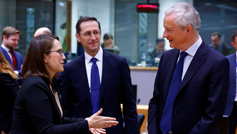 Lenkijos finansų ministrė Magdalena Rzeczkowska, Vengrijos finansų ministras Mihaly Varga ir Prancūzijos finansų ministras Bruno Lemaire'as Briuselyje 