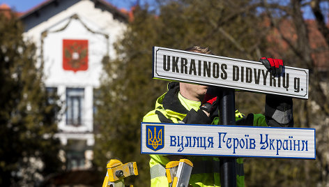 Gatvelė vedanti į Rusijos ambasadą pavadinta Ukrainos Didvyrių g.