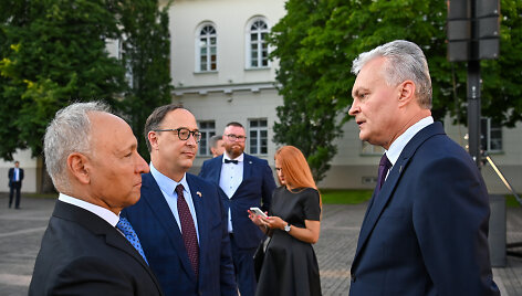 Robertas S.Gilchristas ir Gitanas Nausėda per i&scaron;kilmingą priėmimą