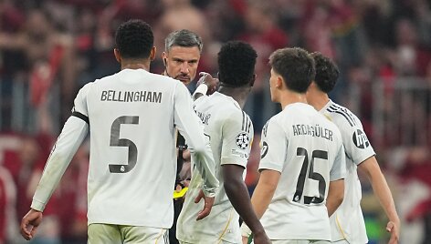 Madrido &bdquo;Real&ldquo; futbolininkų priekai&scaron;tai teisėjui Slavko Vinčičiui
