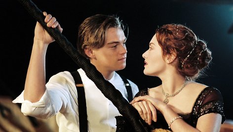 Kate Winslet ir Leonardo DiCaprio filme „Titanikas“ (1997 m.)