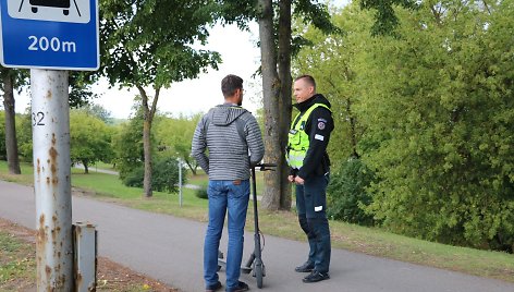 Kaune policijos dėmesio sulaukė paspirtukininkai