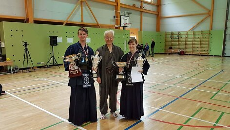 Raminta Girdzijauskaitė ir Mykolas Maciulevičius i&scaron; Vilniaus Universiteto kendo klubo i&scaron;kovojo pirmąsias vietas,
