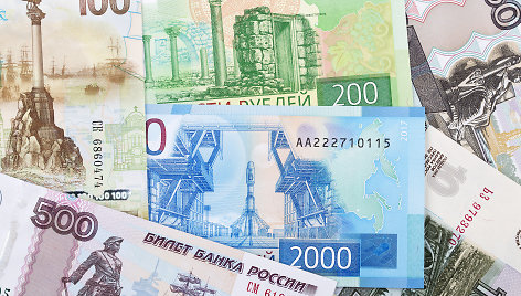 Rusijoje vėl leidus gyventojams įsigyti tvirtos valiutos, tokios galimybės beveik nėra