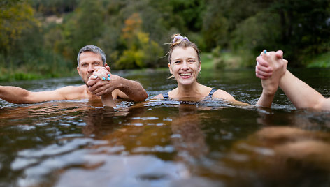 Vilnelės pankų bendruomenės nariai atidarė maudymosi sezoną