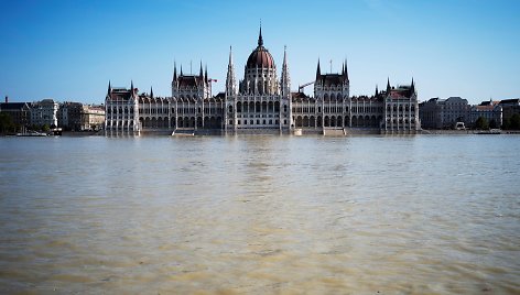 Budapešte skęsta parlamentas 