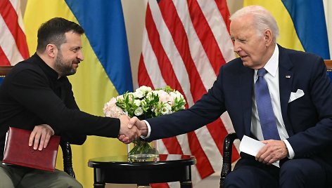 Ukrainos prezidentas Volodymyras Zelenskis ir JAV vadovas Joe Bidenas