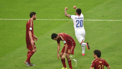 Charlesas Aranguizas džiaugiasi įvarčiu