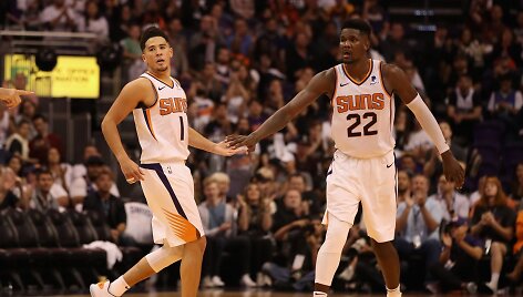 Devinas Bookeris ir Deandre Aytonas