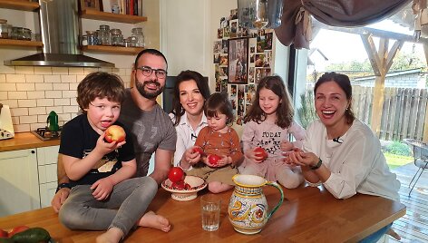 Gian Luca su žmona Egle ir vaikais, Kristina Rimienė (viduryje)