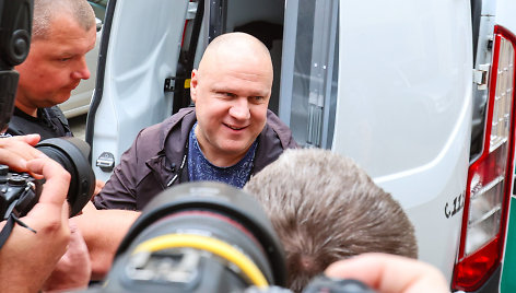 Danijoje sulaikytas Algimantas Ulvidas atvežtas į teismą Kaune
