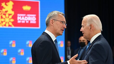 NATO vadovas Jensas Stoltenbergas ir JAV prezidentas Joe Bidenas