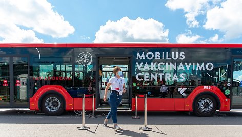 Mobilus vakcinavimo centras, įkurtas autobuse