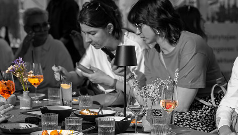 &bdquo;Augustin Bistro&ldquo; atvėrė vasaros terasą pačioje Rotu&scaron;ės aik&scaron;tės &scaron;irdyje