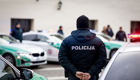 NATO viršūnių susitikimui policijos įsigytų automobilių perdavimo ceremonija