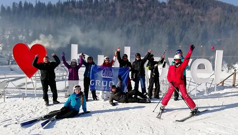 Keliautojai slidinėjimo kurorte Bukovelyje, Ukrainoje