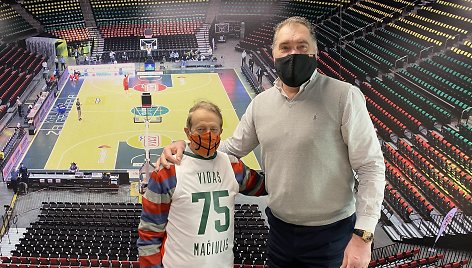 Arvydas Sabonis pasveikino Vidą Mačiulį