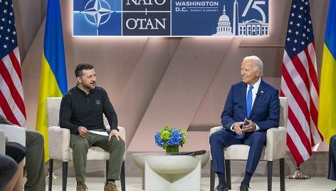 Ukrainos prezidentas Volodymyras Zelenskis ir JAV vadovas Joe Bidenas