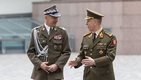 Oficiali Lenkijos kariuomenės Generalinio &scaron;tabo vir&scaron;ininko generolo Rajmund T. Andrzejczak pasitikimo ceremonija