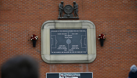 „Old Trafford“ stadione esanti atminimo lentelė 