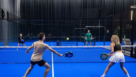 „Delfi sporto centre“ atidaryti modernūs padelio kortai