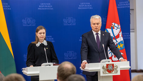 Dovilė &Scaron;akalienė, Gitanas Nausėda