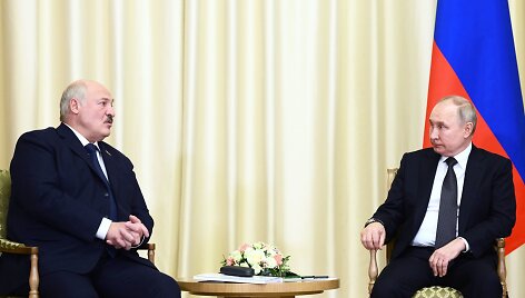 Rusijos lyderis Vladimiras Putinas ir Baltarusijos prezidentu pasiskelbęs Aliaksandras Luka&scaron;enka