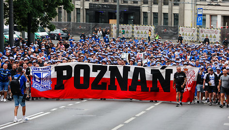 Pozanės „Lech" sirgalių eisena į „Dariaus ir Girėno stadioną"