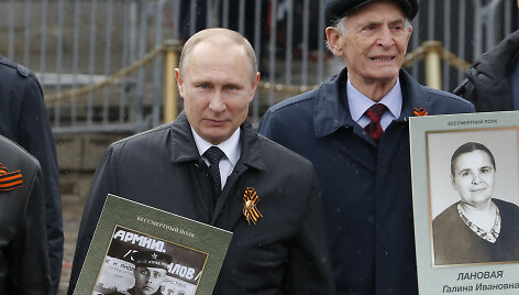 V.Putinas vėl prisijungė prie &bdquo;Nemirtingojo pulko&ldquo; eisenos dalyvių