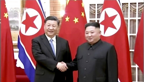 Xi Jinpingas ir Kim Jong Unas Pchenjane