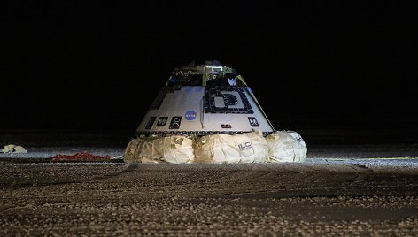 „Boeing Starliner“ kapsulė, sėkmingai nusileidusi Niu Meksiko valstijoje po nesėkmingo bandymo susijungti su TKS