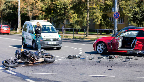 Motociklo ir BMW avarija Žirmūnų gatvėje