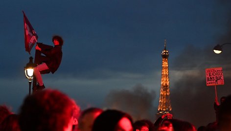 Prancūzijoje įsiplieskė protestai