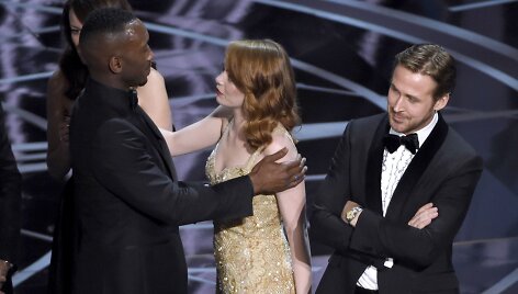 &bdquo;Mėnesienos&ldquo; aktorius Mahershala Ali ir &bdquo;Kalifornijos svajų&ldquo; aktoriai Emma Stone bei Ryanas Goslingas