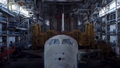 Angare trūnijantis neužbaigtas erdvėlaivis &bdquo;Buran&ldquo;